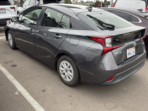 Used 2019 Toyota Prius LE image 2