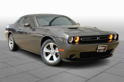 Used 2020 Dodge Challenger SXT image 2