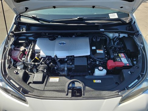 Used 2021 Toyota Prius LE image 29