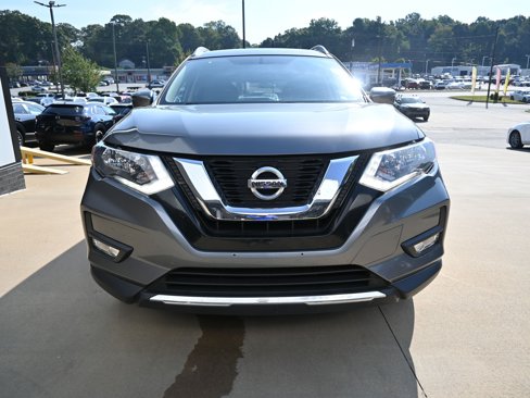 Used 2017 Nissan Rogue SV image 2