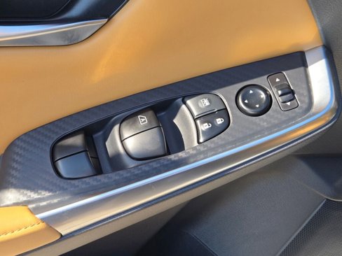 Used 2020 Nissan Sentra SV w/ SV Premium Package image 24