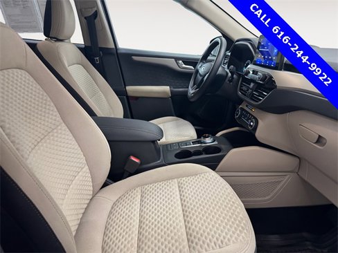 Used 2020 Ford Escape SE image 21