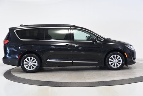 Used 2017 Chrysler Pacifica Touring-L image 8