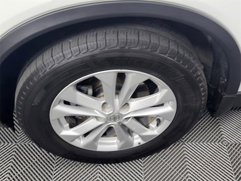 Used 2016 Nissan Rogue SV image 26