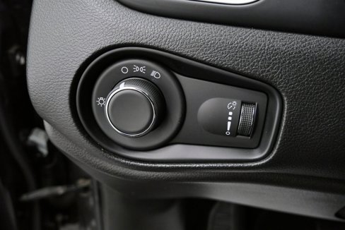 Used 2018 Jeep Renegade Sport w/ Power & Air Group image 25