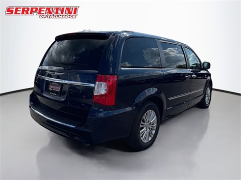 Used 2014 Chrysler Town & Country Touring-L image 7