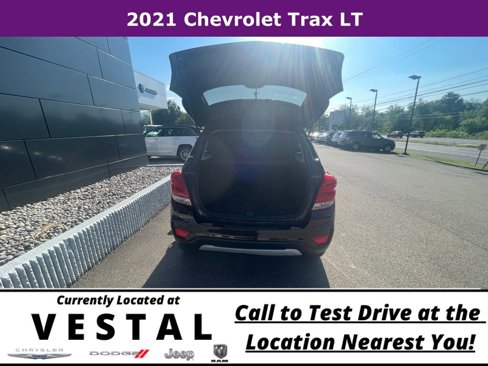Used 2021 Chevrolet Trax LT w/ LT Convenience Package image 9