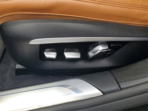 Used 2016 BMW 740i image 19