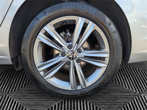 Used 2024 Volkswagen Jetta SE image 9