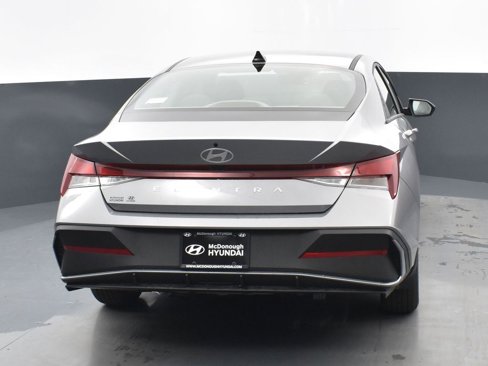 Used 2025 Hyundai Elantra SE image 5
