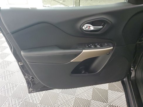 Used 2017 Jeep Cherokee Latitude image 25