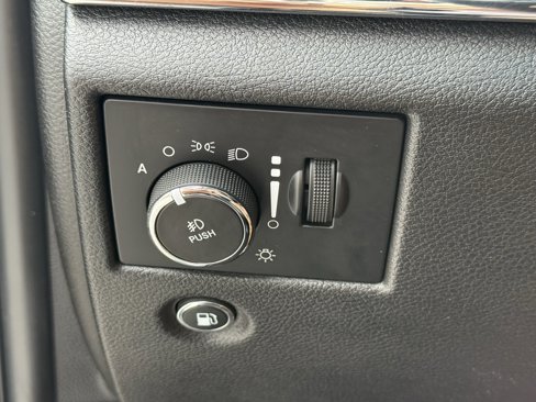 Used 2017 Jeep Grand Cherokee Limited image 26