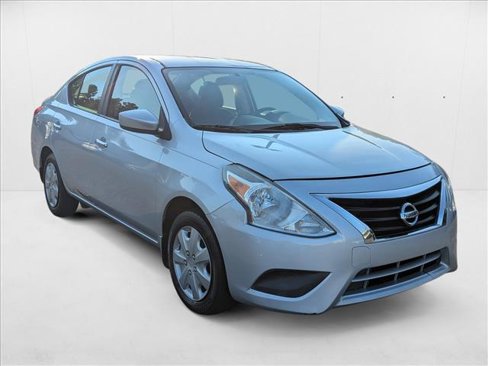 Used 2017 Nissan Versa SV image 3