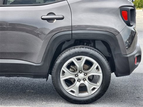 Used 2019 Jeep Renegade Latitude w/ Cold Weather Group image 12