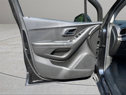 Used 2021 Chevrolet Trax LT image 3