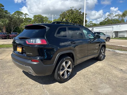Certified 2022 Jeep Cherokee Limited image 3