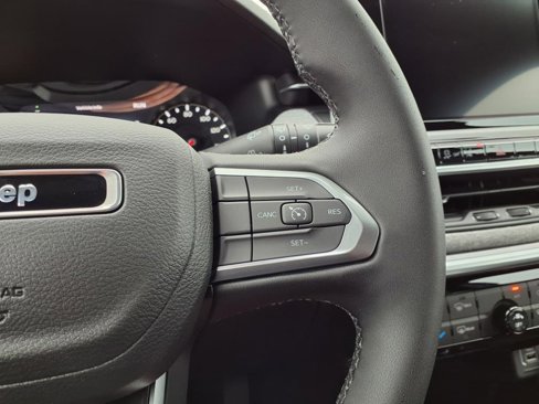 New 2025 Jeep Compass Latitude image 16