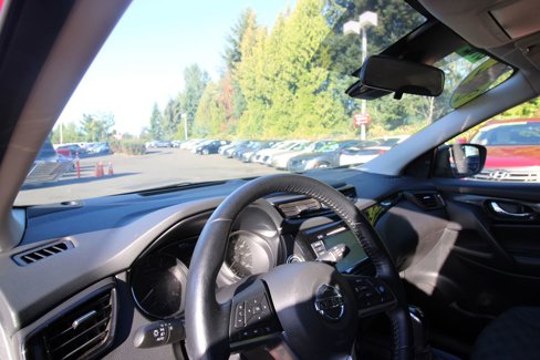 Used 2022 Nissan Rogue Sport SV w/ Technology Package image 11
