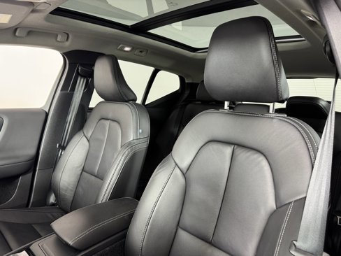 Certified 2023 Volvo XC40 B5 Plus w/ Climate Package image 19