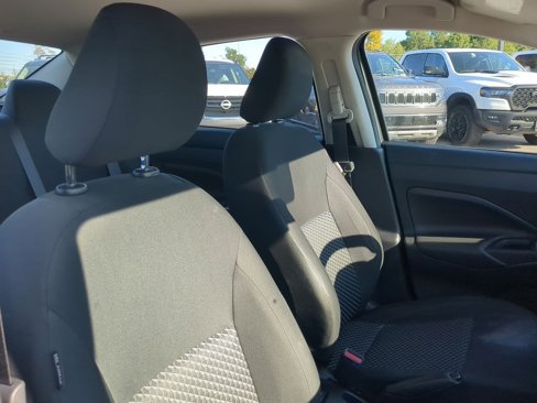 Used 2021 Nissan Versa S image 39
