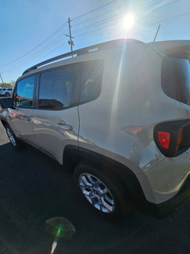 Used 2015 Jeep Renegade Latitude w/ Cold Weather Group II image 3