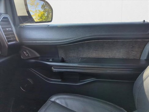 Used 2018 Ford Expedition Limited image 25