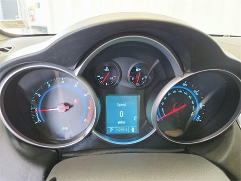 Used 2011 Chevrolet Cruze LS image 16