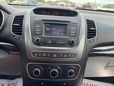 Used 2015 Kia Sorento LX image 28
