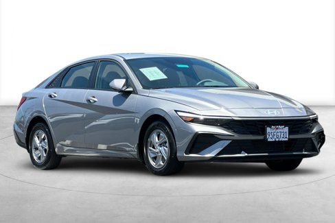 Certified 2025 Hyundai Elantra SE image 11