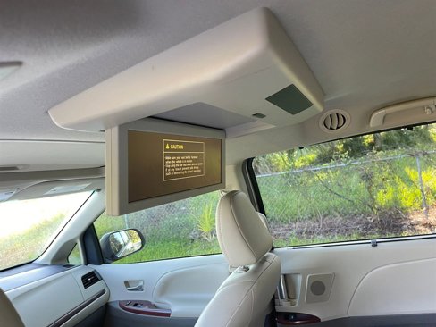 Used 2014 Toyota Sienna XLE image 14