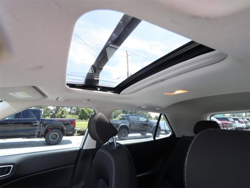 Used 2024 Hyundai Venue SEL image 4