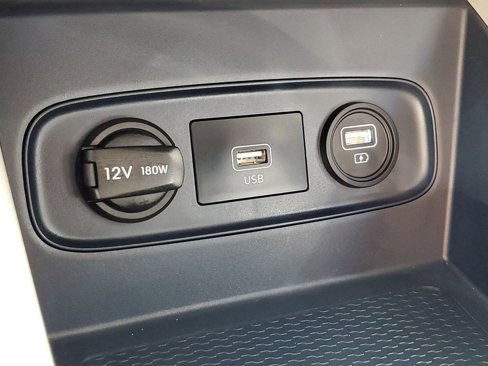 Certified 2020 Hyundai Venue image 29