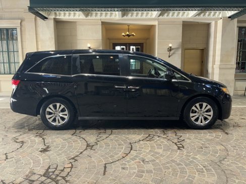 Used 2017 Honda Odyssey SE image 2