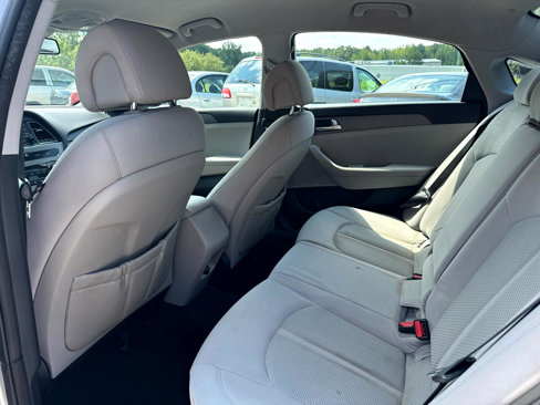 Used 2015 Hyundai Sonata SE image 17