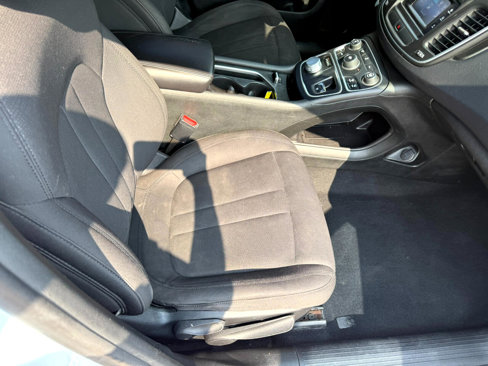 Used 2015 Chrysler 200 Limited w/ Convenience Group image 21