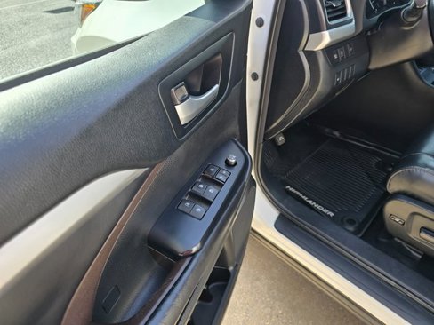 Used 2018 Toyota Highlander XLE image 20