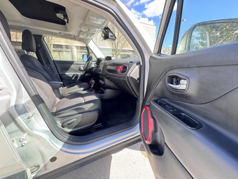 Used 2017 Jeep Renegade Trailhawk image 22