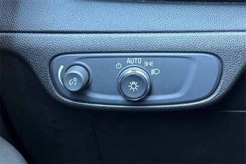 Used 2022 Chevrolet Bolt EUV Premier w/ Sun & Sound Package image 40