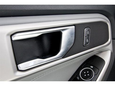 Used 2022 Ford Explorer XLT w/ Equipment Group 202A image 21