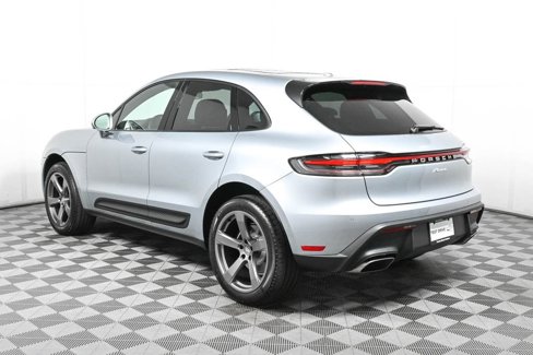 Certified 2025 Porsche Macan image 3