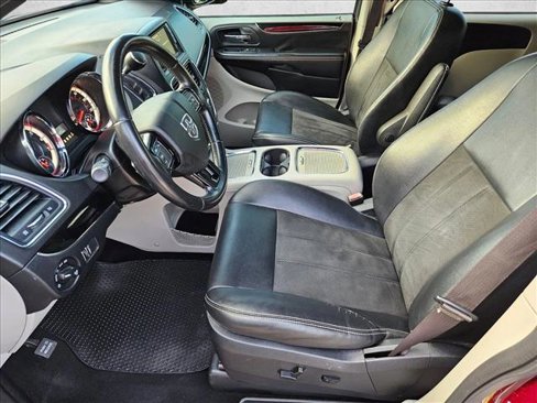 Used 2019 Dodge Grand Caravan SXT image 16
