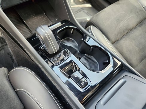 Used 2021 Volvo XC40 T5 R-Design w/ Advanced Package image 19