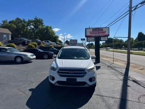 Used 2017 Ford Escape SE w/ Equipment Group 201A image 8