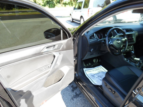 Used 2018 Volkswagen Tiguan SE w/ Panoramic Sunroof Package image 9