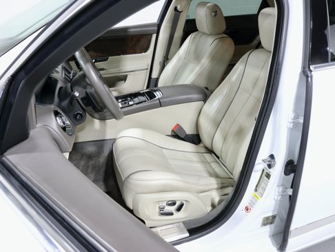 Used 2013 Jaguar XJ image 67