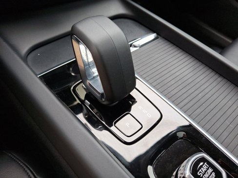 Certified 2025 Volvo S60 B5 Core image 16