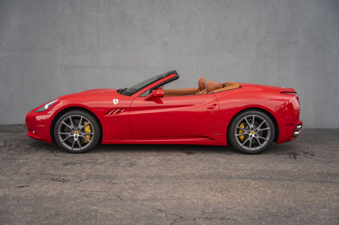 Used 2011 Ferrari California image 2