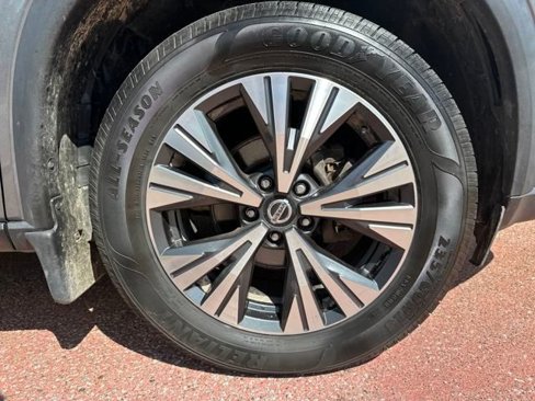 Used 2021 Nissan Rogue SV image 31