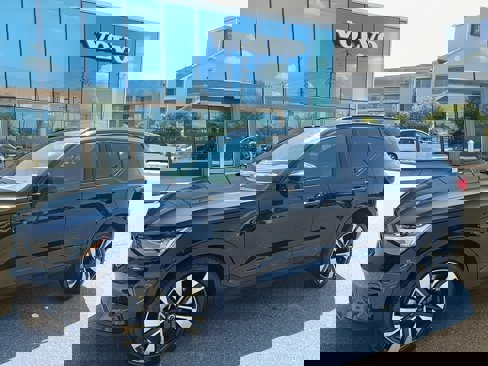 Certified 2023 Volvo XC40 B5 Plus w/ Climate Package image 1