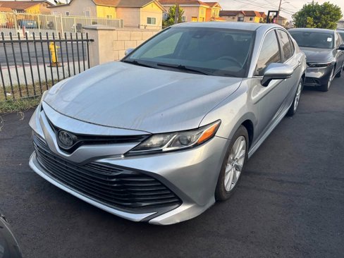Used 2018 Toyota Camry LE image 1
